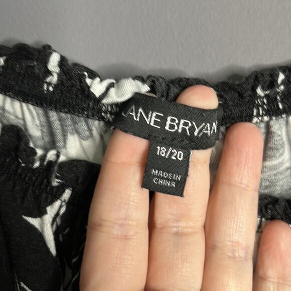 Lane Bryant Black and White Floral Cold Shoulder Top Size 18/20 - Picture 6 of 10